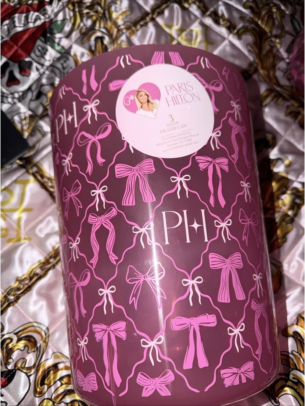 Paris Hilton Pink Bows  Print Plastic 3 Quart Trashcan￼